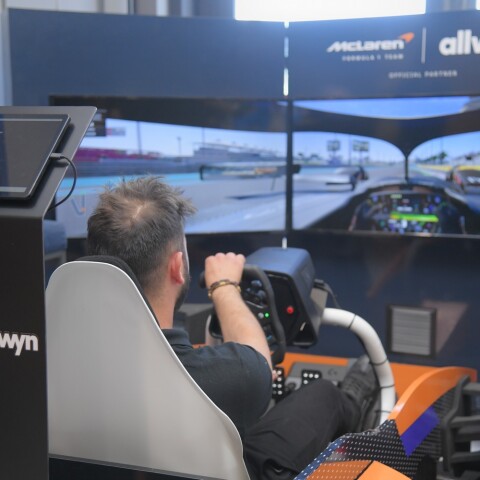 Ραντεβού σε ένα κατάστημα ΟΠΑΠ για μια αυθεντική εμπειρία Formula 1 – Φουλ ταχύτητα και αδρεναλίνη στα ύψη με τον πιο εξελιγμένο προσομοιωτή της ομάδας McLaren F1
