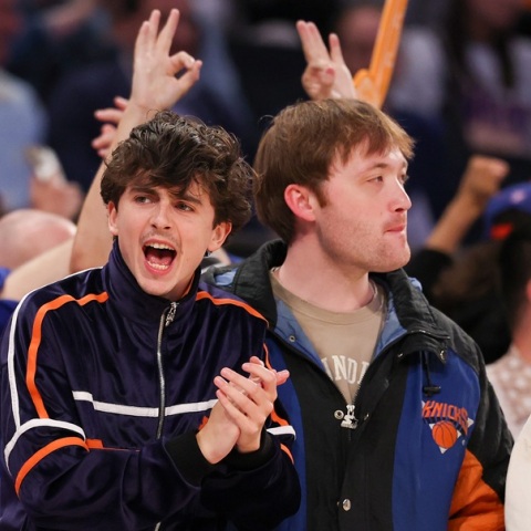 Νικς...από κούνια ο Τιμοτέ Σαλαμέ: Πανηγύριζε στους δρόμους της Νέας Υόρκης μετά τη νίκη-πρόκριση επί των Σέλτικς