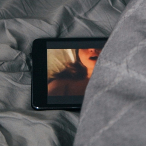 tablet, κρεβατι
