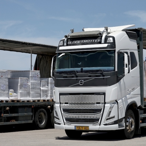 Φορτηγά με ανθρωπιστική βοήθεια στα σύνορα Αιγύπτου Γάζας