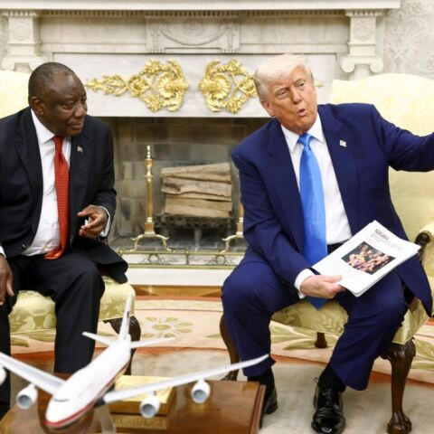Τρολάρισμα του προέδρου της Νότιας Αφρικής στον Τραμπ: Λυπάμαι που δεν έχω να σας δώσω ένα αεροπλάνο