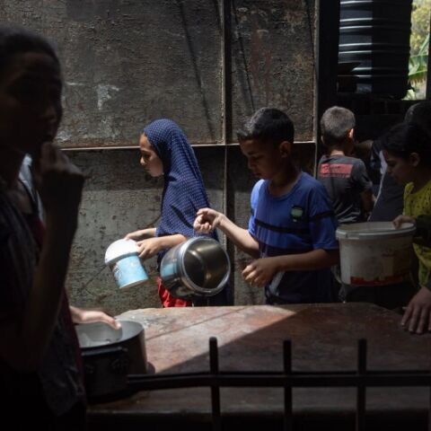 «Η Γάζα μοιάζει με το Στάλινγκραντ»: Βρετανός γιατρός στη Γάζα περιγράφει τον τρόμο