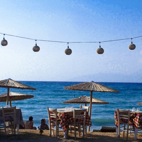 ΑΑΔΕ - Φοροδιαφυγή: Καλοκαίρι με drones, μυστικούς ελέγχους και «τουρίστες-εφοριακούς»