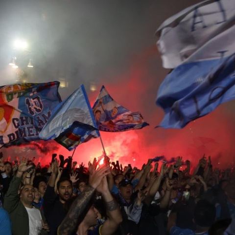 Νάπολι: Πήρε...φωτιά ο ιταλικός Νότος για το πρωτάθλημα - Όλη η πόλη γιόρτασε το 4ο πρωτάθλημα