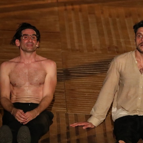 Οδυσσέας Παπασπηλιόπουλος και Γιώργος Χρυσοστόμου στους Όρνιθες σε σκηνοθεσία Άρη Μπινιάρη