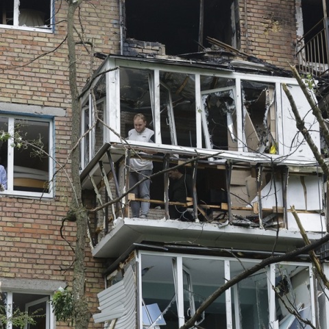 Ουκρανία: Ολονύκτιες ρωσικές επιθέσεις με πυραύλους drones στο Κίεβο - Τουλάχιστον 3 νεκροί