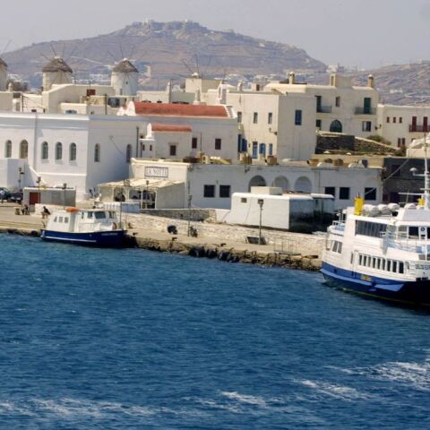 Απαγόρευση απόπλου του «SUPER EXPRESS» στη Μύκονο λόγω πρόσκρουσης	