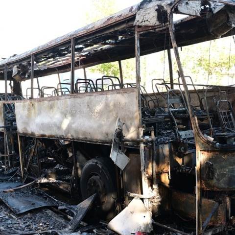 Φωτιά εκδηλώθηκε το μεσημέρι της Δευτέρας σε τουριστικό πούλμαν στη λεωφόρο Αθηνών