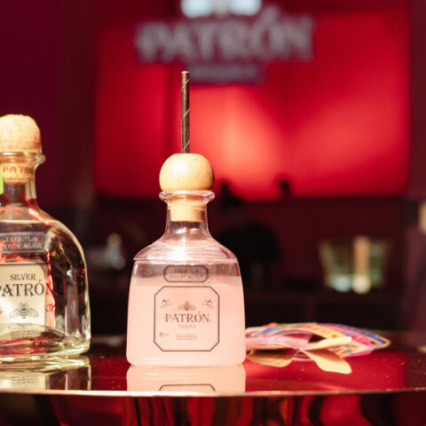 Όλο το βράδυ οι καλεσμένοι απολάμβαναν Paloma cocktails με super premium τεκίλα