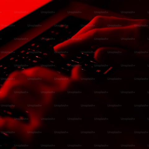 Ρωσος χακερ, κοκκινο πληκτρολογιο