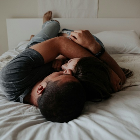 Υπάρχει λόγος που κοιμόμαστε καλύτερα μετά το σεξ, σύμφωνα με επιστημονική μελέτη