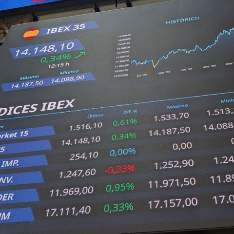 Ένα ομοσπονδιακό δικαστήριο των ΗΠΑ μπλόκαρε τους ευρείς παγκόσμιους δασμούς που επέβαλε ο Πρόεδρος Ντόναλντ Τραμπ, κρίνοντας ότι ο πρόεδρος δεν είχε τη νόμιμη εξουσία να επιβάλει μονομερώς τέτοιους δασμούς