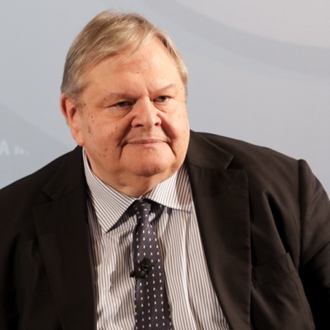 Την ανάγκη να δοθεί άμεση λύση μέσω της νομοθετικής εξουσίας στο ζήτημα που έχει προκύψει με το κλείσιμο της Μονής Αγίας Αικατερίνης στο Όρος Σινά, υπογράμμισε ο Ευάγγελος Βενιζέλος