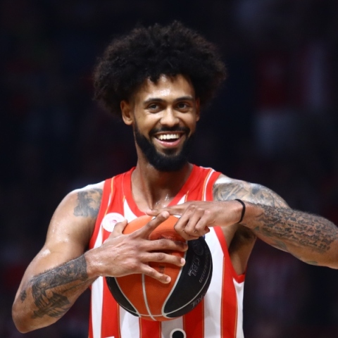 παιχτης μπασκετ του Ολυμπιακου