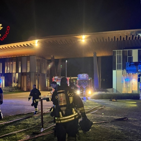 πυροσβεστες, φωτια κτιριο