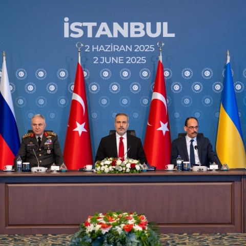 Εκπρόσωποι Ρωσίας και Ουκρανίας στην Κωνσταντινούπολη με μεσολαβητή την Τουρκία