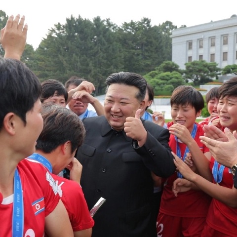 Βόρεια Κορέα: Λαθραίο κινητό αποκαλύπτει τον έλεγχο του καθεστώτος Κιμ Γιονγκ Ουν 