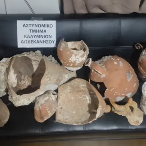 Κάλυμνος: 87χρονος είχε στην κατοχή του...θησαυρό -  Έκρυβε αμφορείς και τμήματα αγγείων σπίτι του