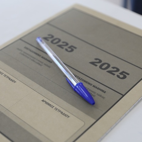 Πανελλήνιες 2025: Τη μηδένισαν, γιατί τους...μπέρδεψε το ακουστικό βαρηκοΐας 