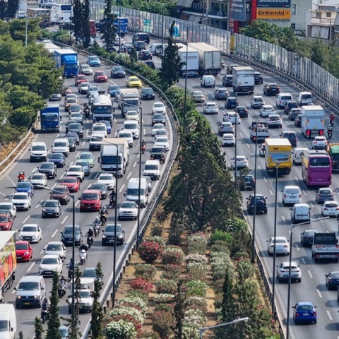 Όπου φύγει, φύγει οι Αθηναίοι: Ξεκίνησε η έξοδος του τριημέρου Αγίου Πνεύματος - Μεγάλα μποτιλιαρίσματα