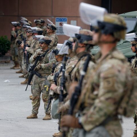 Η Εθνική Φρουρά έφτασε στο Λος Άντζελες εν μέσω χάους