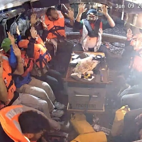 Γάζα-Madleen:  Ποιοι είναι οι 12 ακτιβιστές που συνελήφθησαν από το Ισραήλ