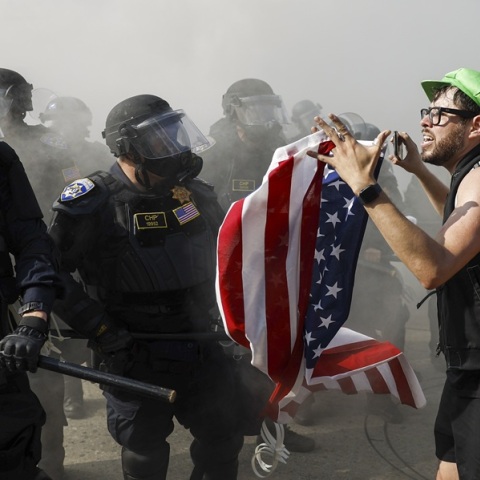 Λος Άντζελες: Απαγόρευση συναθροίσεων με απόφαση Τραμπ