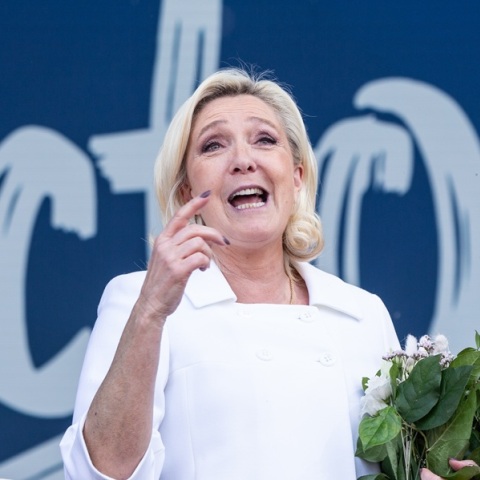 Γαλλία: Ακροδεξιά σύναξη στο Λουαριέ υπό τη σκέπη της Λεπέν - Η ΕΕ στρέφεται «κατά των εθνών μας» 