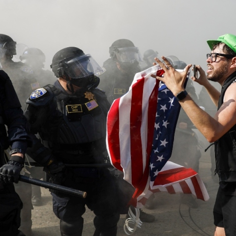 Τραμπ, αστυνομια, διαδηλωτες