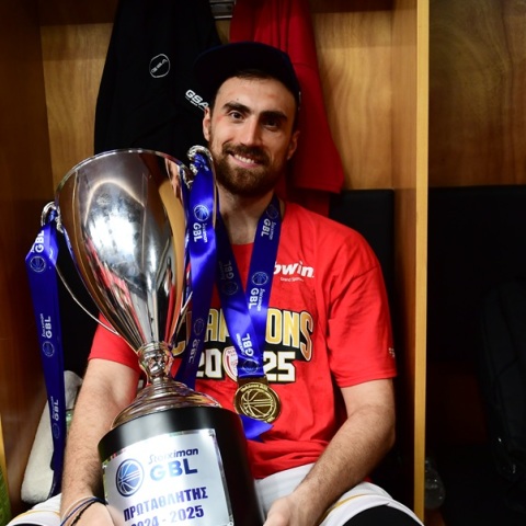 Ο Παναθηναϊκός προσφέρει γη και ύδωρ στον Νίκολα Μιλουτίνοφ του Ολυμπιακού 