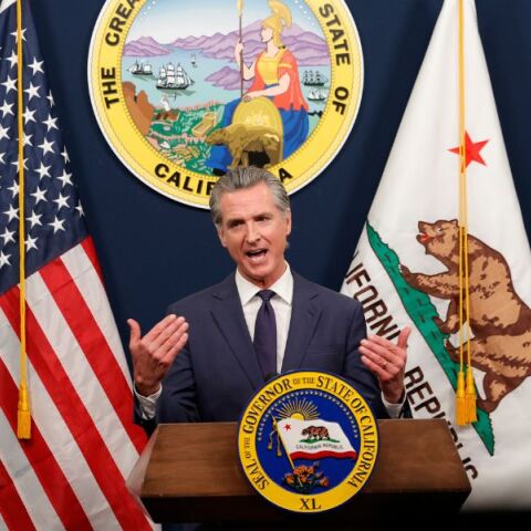 Ο Γκάβιν Νιούσομ αποκαλεί τον Ντόναλντ Τραμπ «απόλυτο ψεύτη», καθώς συνεχίζονται οι διαδηλώσεις στο Λος Άντζελες κατά των επιχειρήσεων της Ice