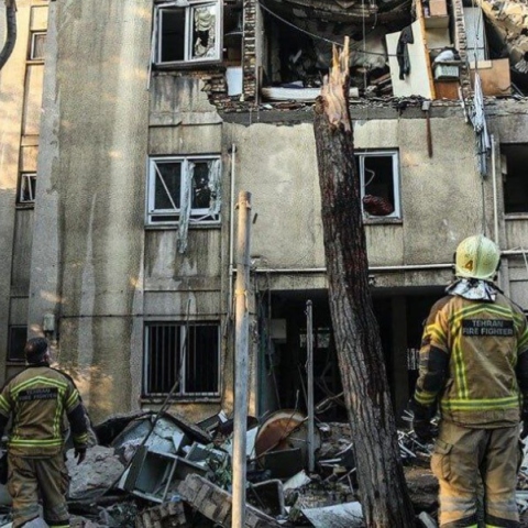 Ιράν, συντριμμια κτιριου