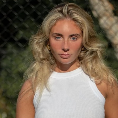 Το OnlyFans διώχνει τη Μπόνι Μπλου λόγω ακραίου περιεχομένου