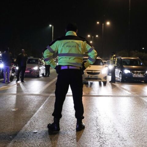 Τροχονόμος σε δρόμο 