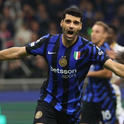 Ιραν, ποδοσφαιριστης πανηγυριζει