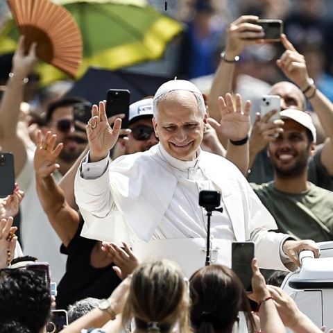 Θεϊκές... συγγένειες: Ο Πάπας, η Μαντόνα και το Χόλιγουντ στο ίδιο γενεαλογικό δέντρο