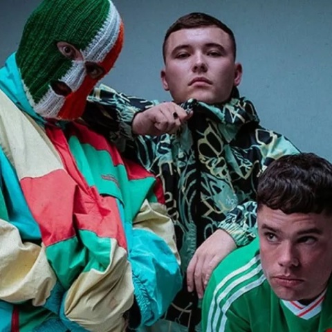 Το τριμελές βορειοϊρλανδικό συγκρότημα της ραπ Kneecap από το Μπέλφαστ 