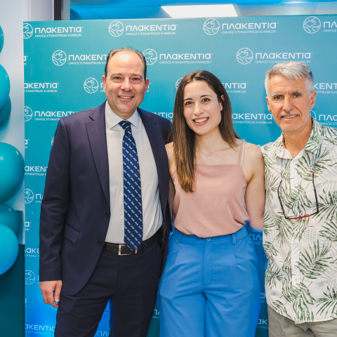 Αριστερά προς δεξιά: Γιάννης Τζάνος, CEO Four Veet Ventures, Μαρία Λυράκη, Clinic Director Πλακεντία Αλίμου, Ιγνάτιος Λιαπής, Πρόεδρος Δ.Σ Four Feet Ventures