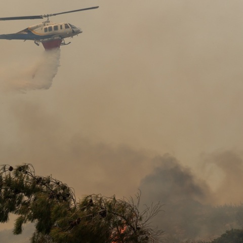 Σε κατάσταση έκτακτης ανάγκης η Χίος: Με 90 πυροσβέστες ενισχύονται οι δυνάμεις πυρόσβεσης