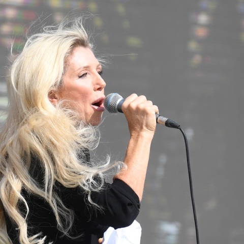 Covid-19: «Η αδελφή μας πέθανε από καρκίνο εξαιτίας των θεωριών συνωμοσίας της μητέρας μας»