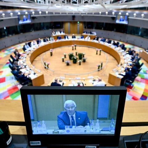 Metron Analysis: Στις 15,4 μονάδες το προβάδισμα ΝΔ από το ΠΑΣΟΚ, τρίτη η Πλεύση με απώλεια σχεδόν δύο μονάδων