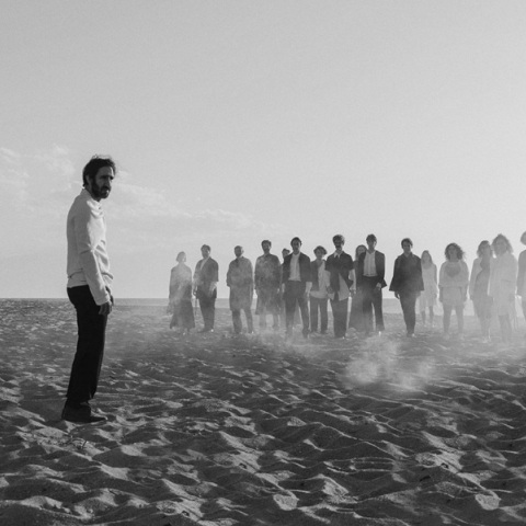 Ο Χάρης Φραγκούλης στον ρόλο του ξένου στη νέα παράσταση του Μαρμαρινού στην Επίδαυρο