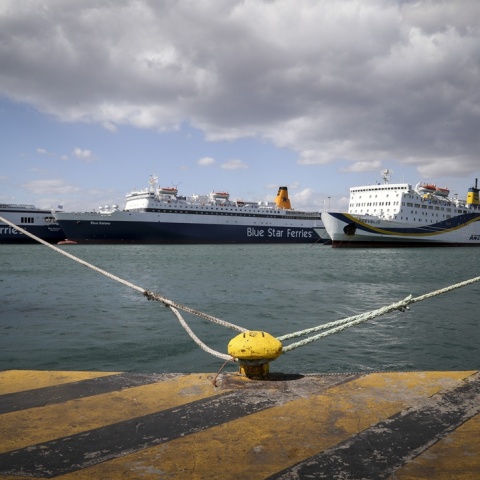 Πλοία στο λιμάνι του Πειραιά