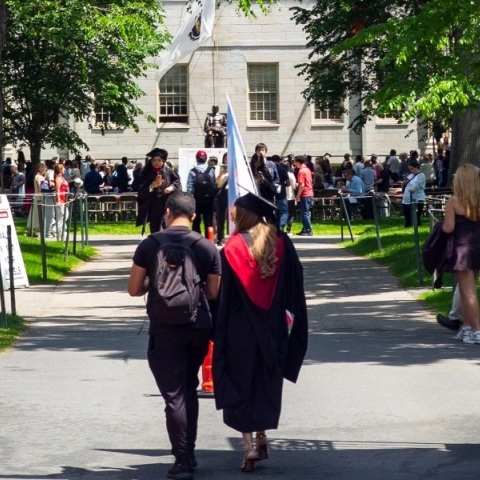 Τραμπ, πανεπιστημιο, φοιτητες, διαδηλωτες, σημαιες