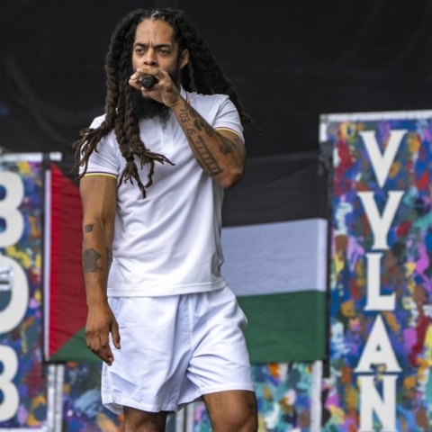 Glastonbury, τραγουδιστης