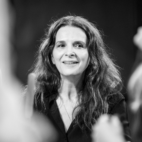 Η Ζιλιέτ Μπινός στις πρόβες της παράστασης «Ο όρκος της Ευρώπης»