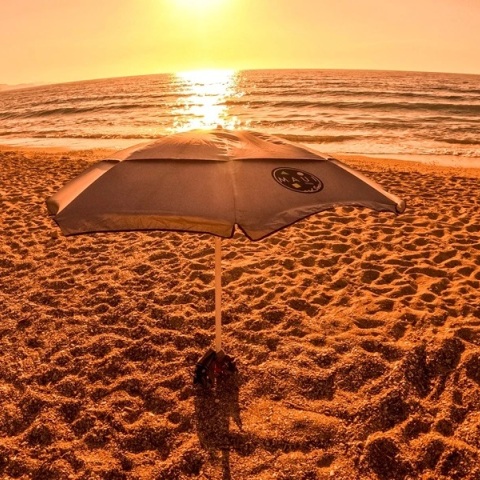 καύσωνας, παραλια, ομπρελα