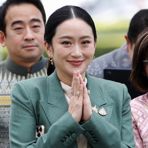 Σε αναστολή καθηκόντων η πρωθυπουργός της Ταϊλάνδης μετά τη διαρροή συνομιλίας με πρώην ηγέτη της Καμπότζης