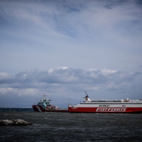 Ραφήνα: Κανονικά τα δρομολόγια των πλοίων - Eίχαν διακοπεί προσωρινά λόγω της φωτιάς 