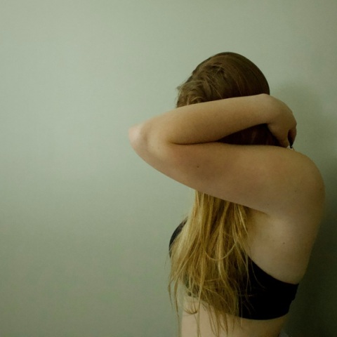 Φρίκη στην Πειραία: Καταγγελία για ομαδικό βιασμό σε 14χρονης - Τι ερευνά η ΕΛΑΣ